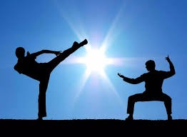 巴里·邦兹在 2001 年 10 月击出第 71 轰，正式打破马克·马奎尔保持三年的纪录